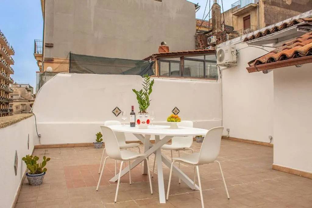 Appartamento La Terrazza Di Giulia Aeroporto di Catania Fontana Rossa 0*,  Italia